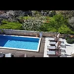 Luce With Shared Pool