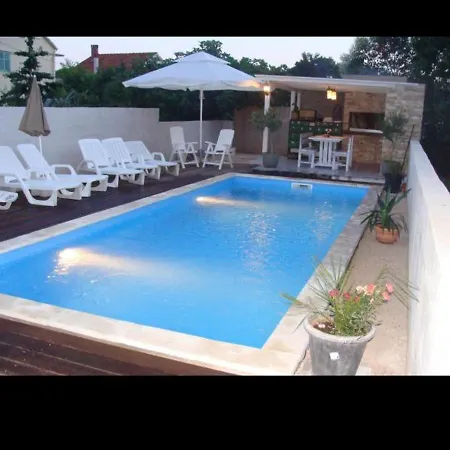 Daire Luce With Shared Pool Sami-basement *