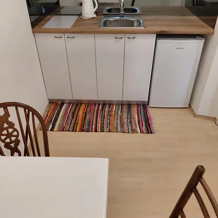 Luce With Shared Pool Sami-basement Daire