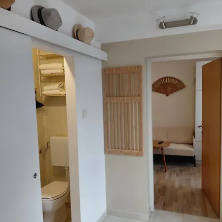 Luce With Shared Pool Sami-basement Daire *