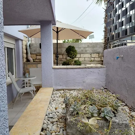 Daire Luce With Shared Pool Sami-basement *