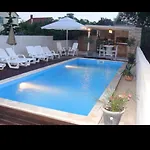 شقة Studio Luce With Shared Pool Sami-Basement *