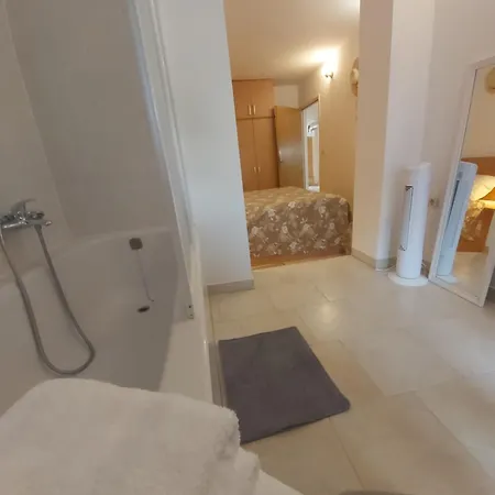 Luce With Shared Pool Appartement *