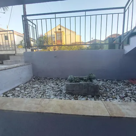 Luce With Shared Pool Apartment Zadar