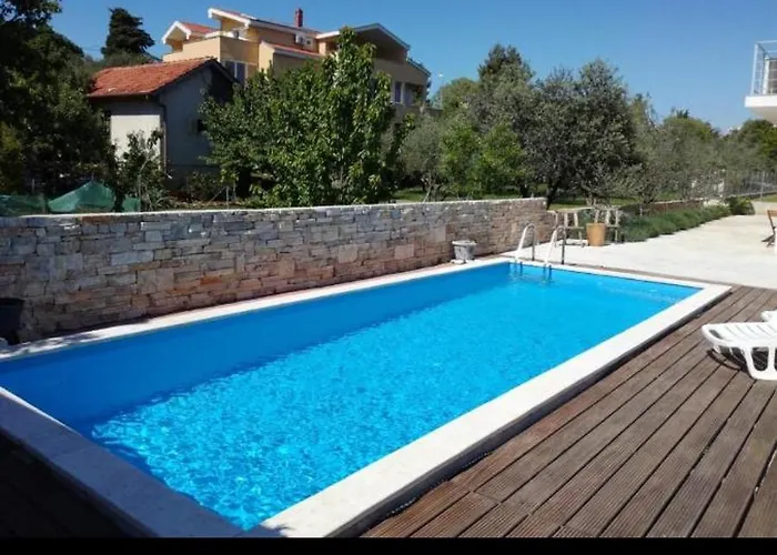 Luce With Shared Pool *